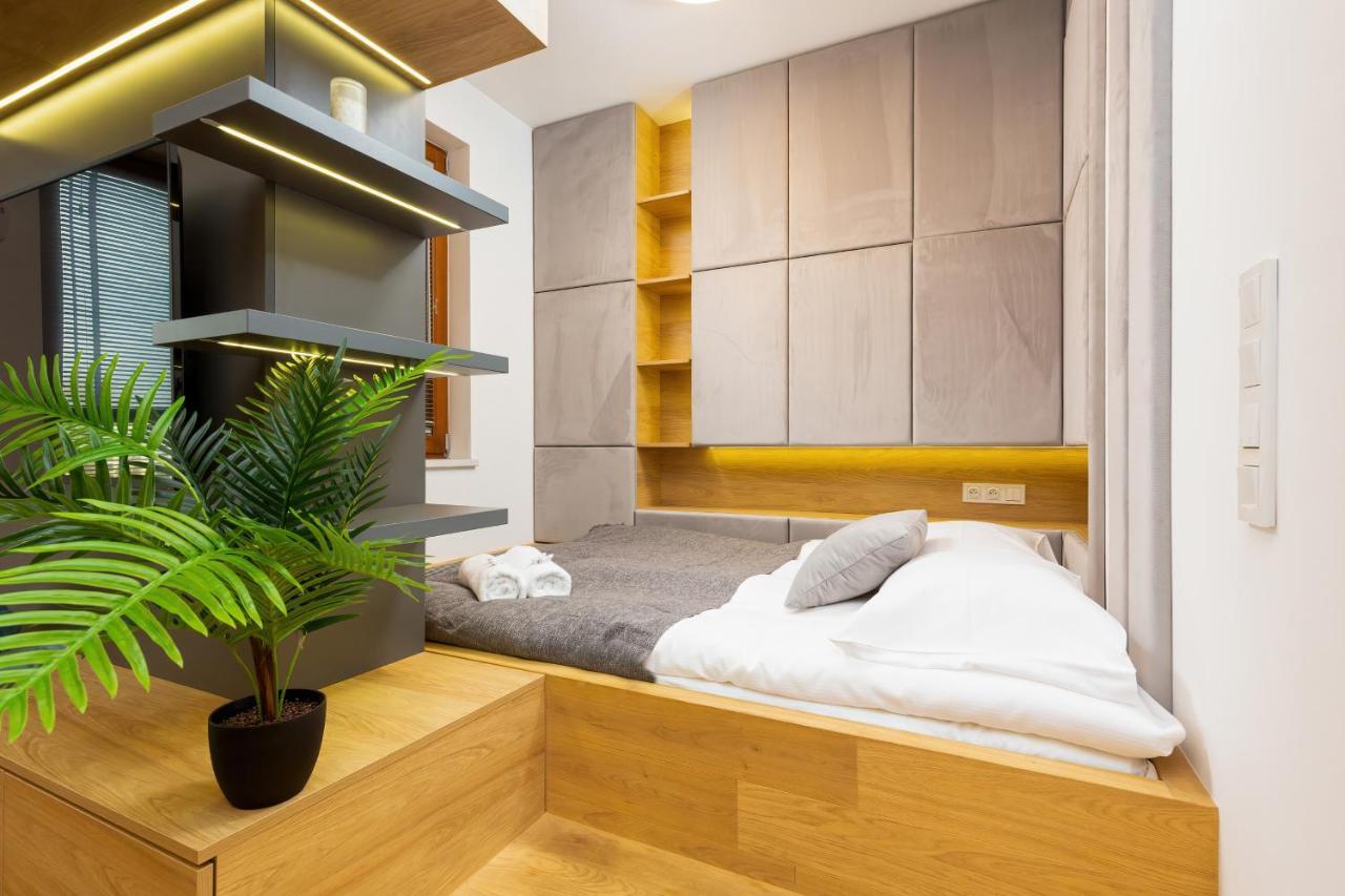 Center Grzybowska By Renters Prestige Butas