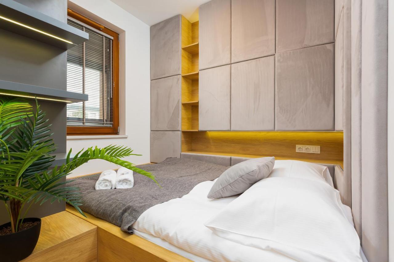 Center Grzybowska By Renters Prestige Butas